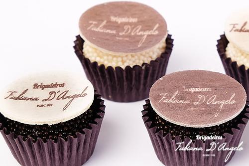 Brigadeiro com logo