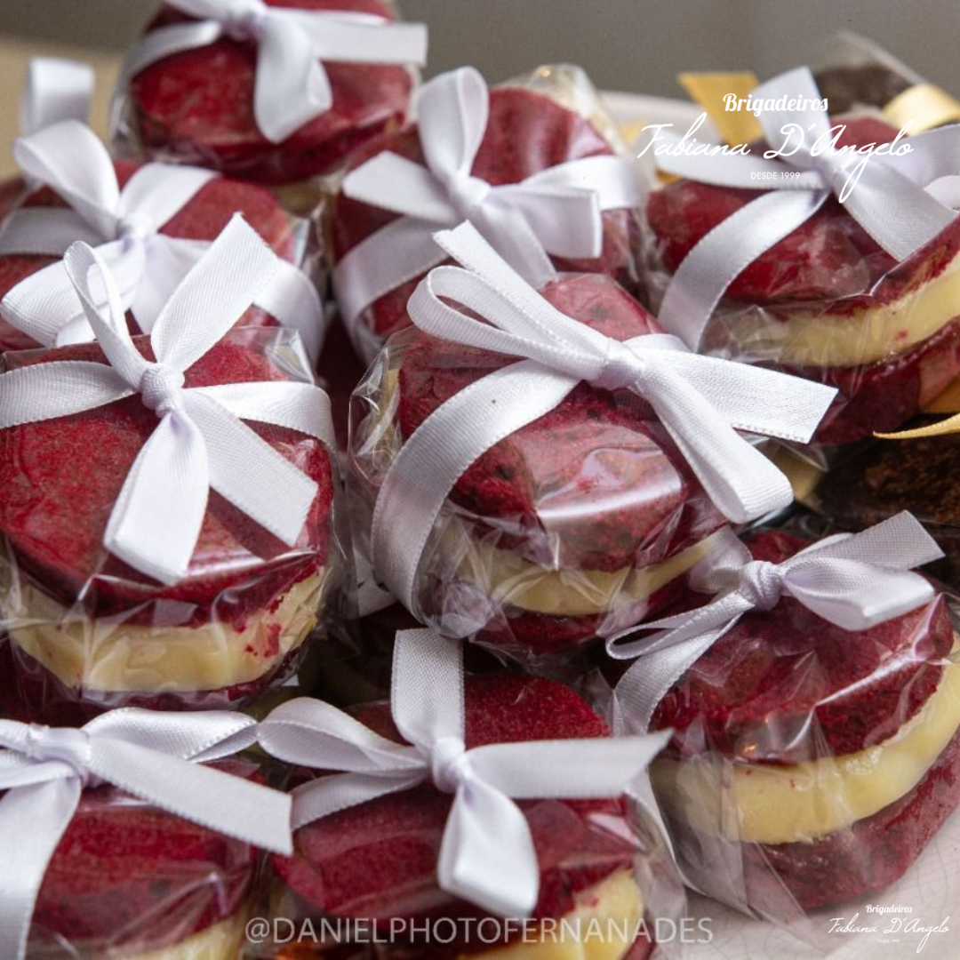 Bem Vivido De Red Velvet com Recheio De Brigadeiro De Cream Cheese e Geleia